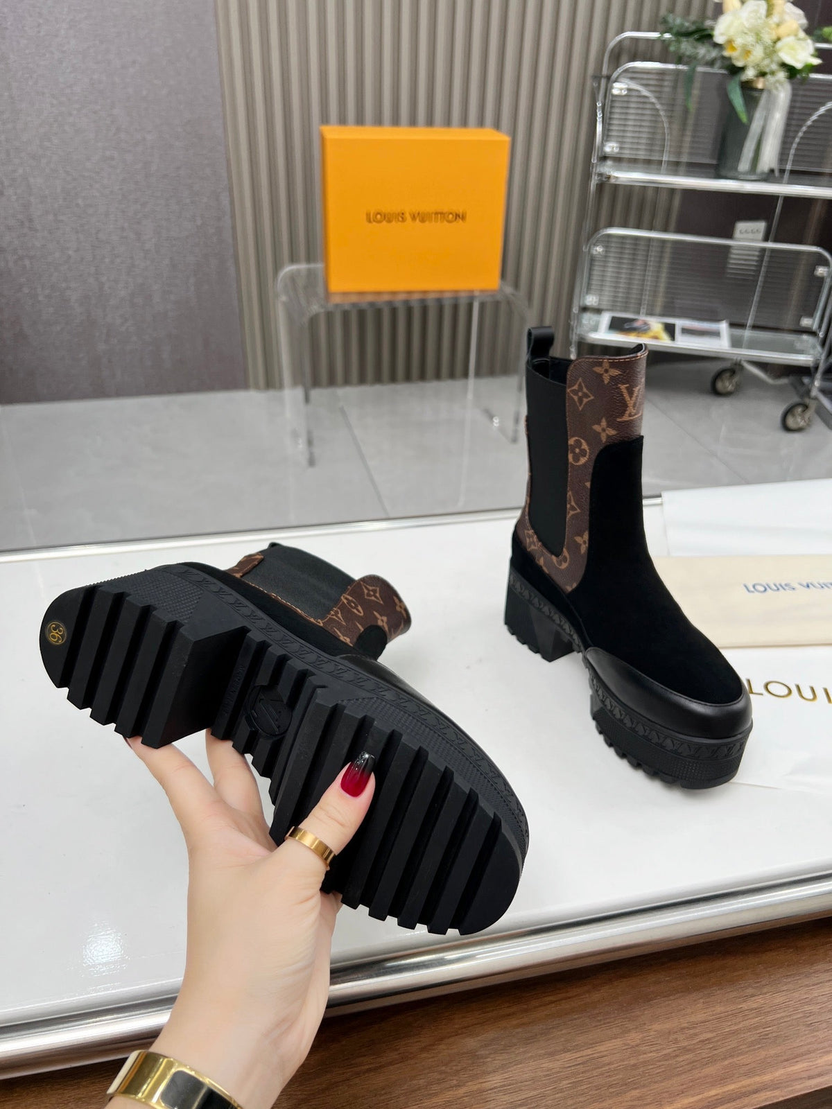 LV WOMEN SHORT BOOT IN BLACK SUEDE AND CHOCOLATE BROWN CALFSKIN