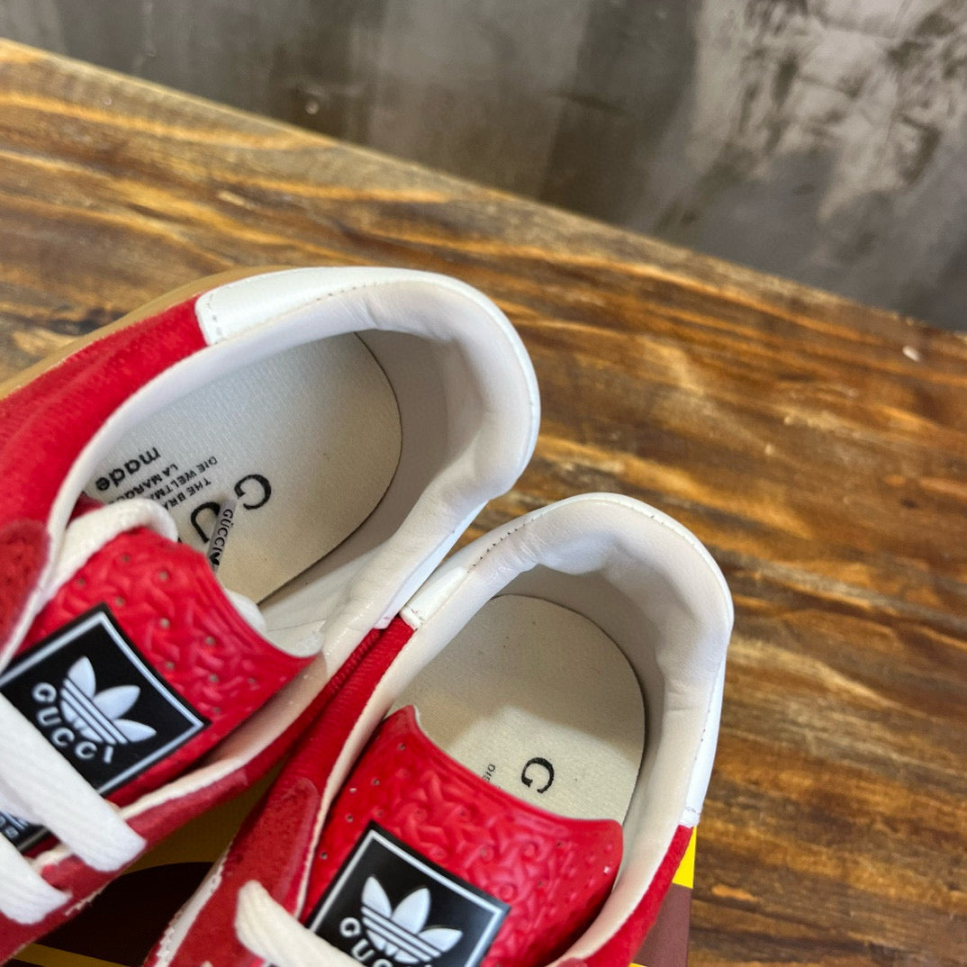GUC Sneakers