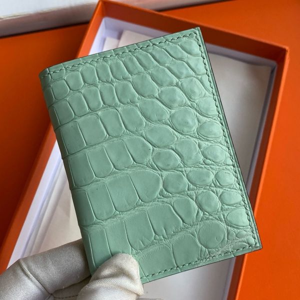HERM MC² Euclide Card Holder in Vert D'eau Matte Alligator Leather
