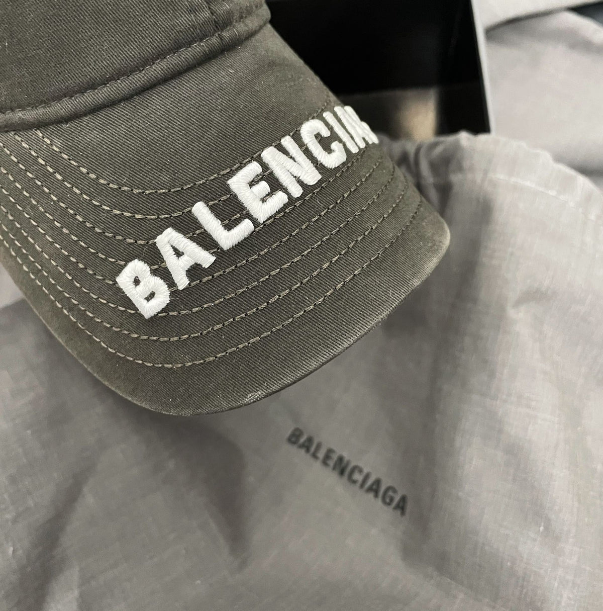 Caps