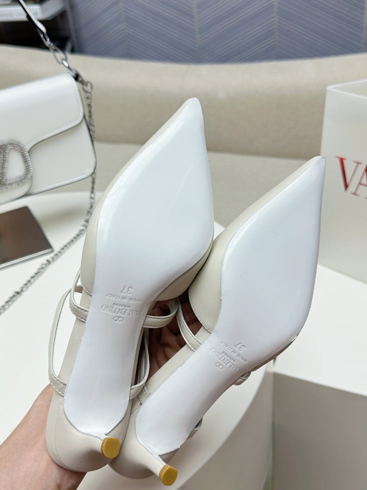 ROCKSTUD WISPY WHITE CALFSKIN MULE 60MM