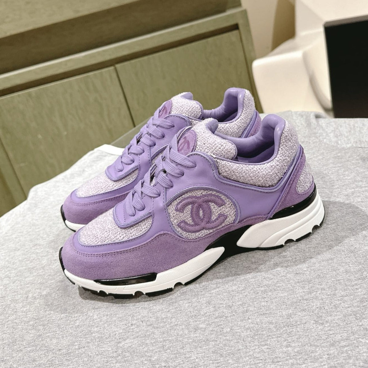 TRAINERS IN LIGHT PURPLE SUEDE AND CALFSKIN