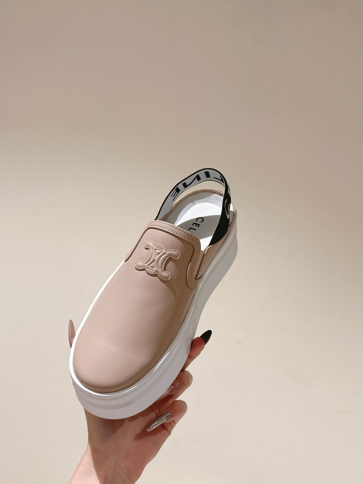 THICK-SOLED ELASTIC BACKLESS SHOES MONGOOSE BEIGE SHINY CALFSKIN