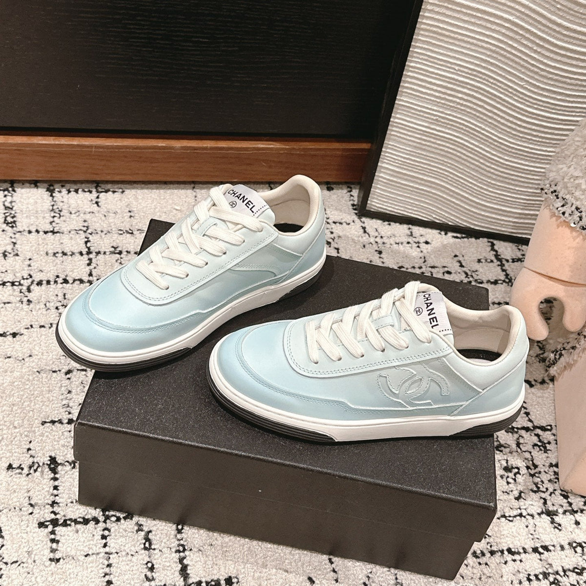 SNEAKER IN BLUE PASTEL HAND-POLISHED CALFSKIN 977829