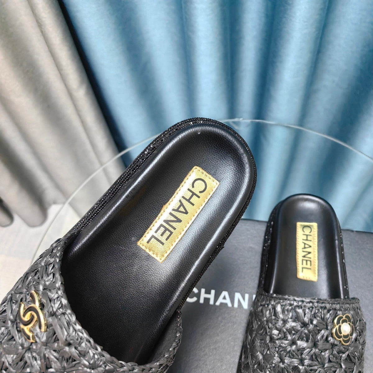 KNIT SLIPPERS IN BLACK WOVEN SATIN AND SHEEPSKIN