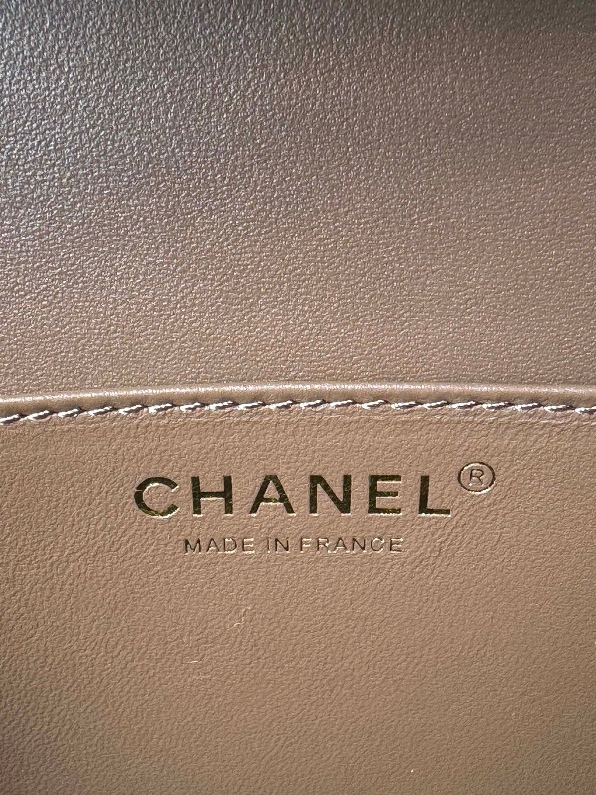 MEDIUM BOX BAG 22 IN CHOCOLATE LAMBSKIN GOLD HARDWARE
