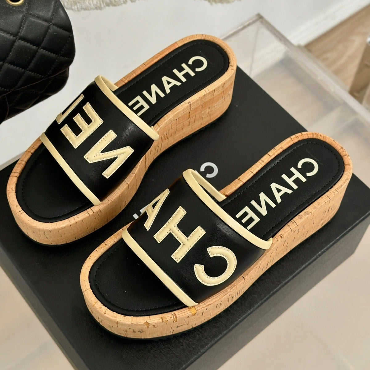 THICK SOLE LETTER SLIPPERS IN BLACK SHEEPSKIN