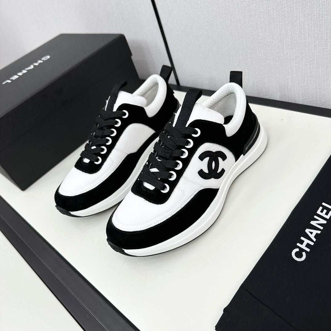 SNEAKER IN BLACK SUEDE AND WHITE CALFSKIN