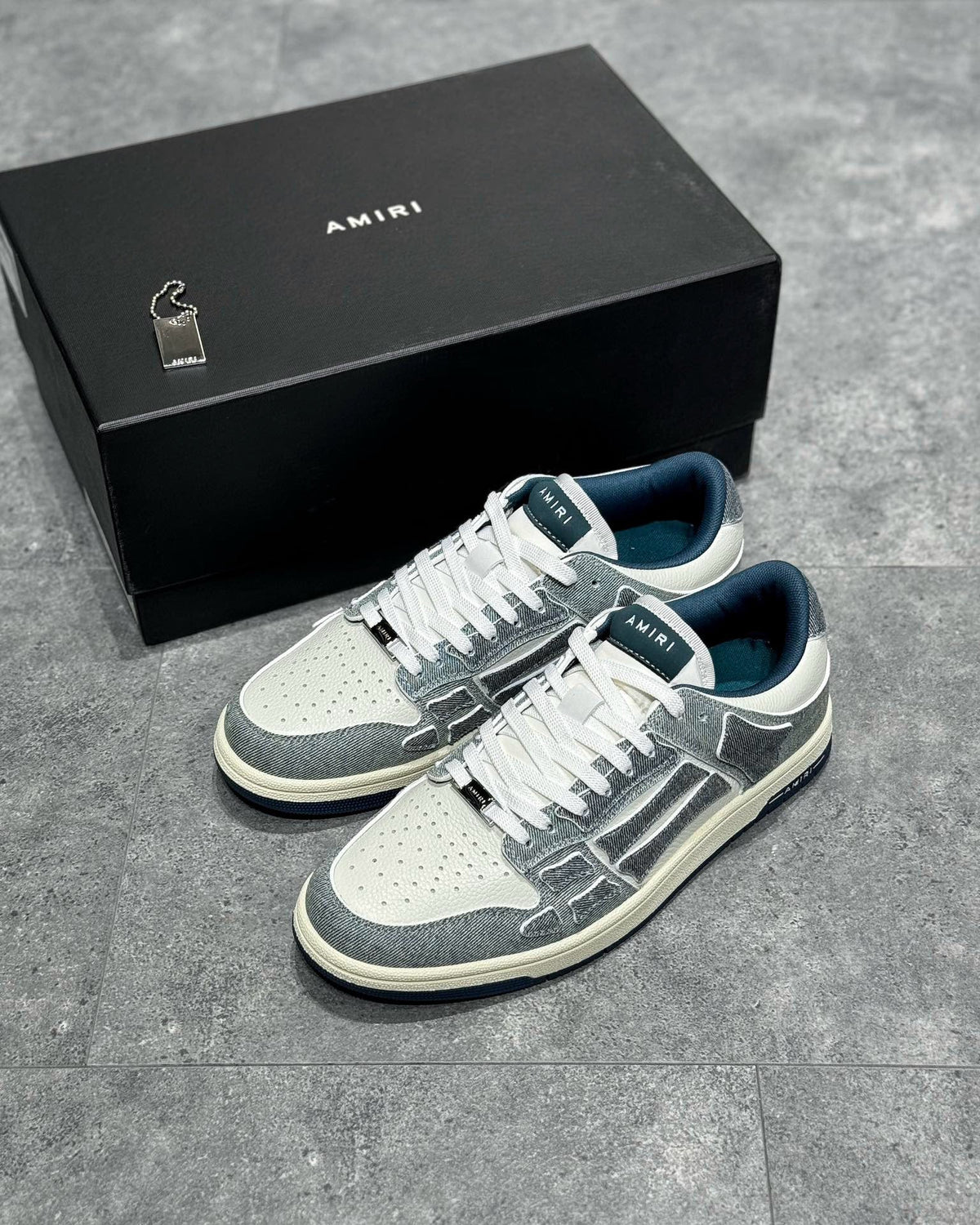AMR Sneakers
