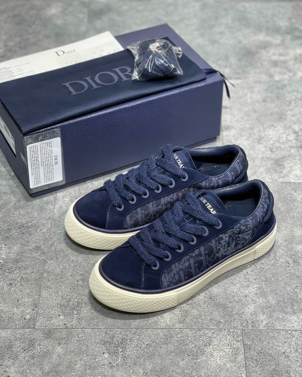 DIO Sneakers
