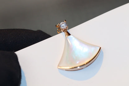 DREAM NECKLACE WHITE MOP 1 DIAMOND