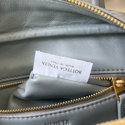 BV GETAWAY SMALL 23CM GREY LAMBSKIN