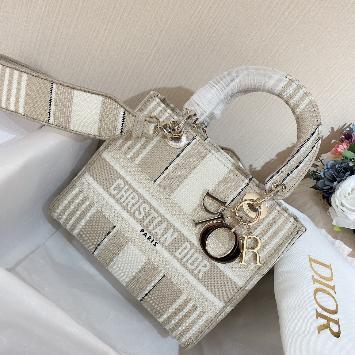 MEDIUM LADY-DLITE BAG BEIGE STRIPES EMBROIDERY