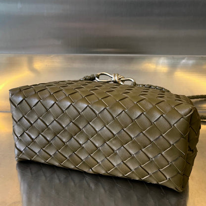 BV SMALL ANDIAMO 25CM DARK OLIVE LAMBSKIN