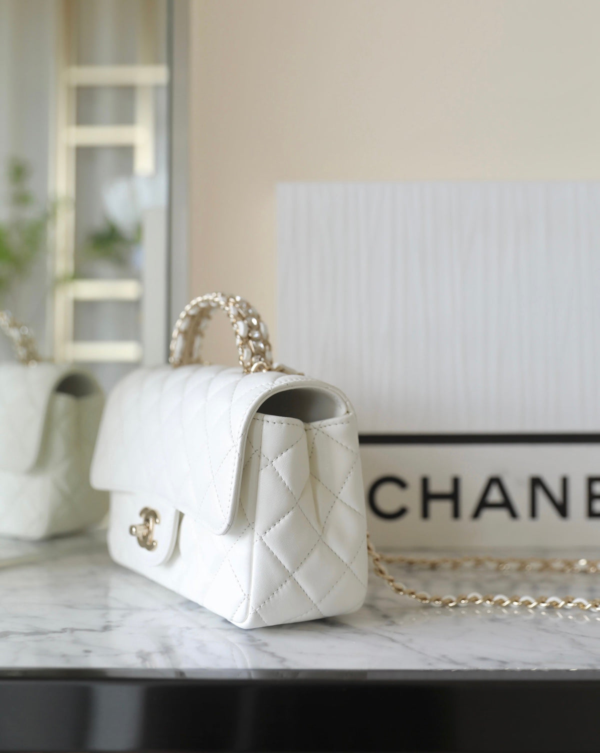 MINI RECTANGLE FLAP BAG TOP HANDLE 20CM WHITE LAMBSKIN SILVER HARDWARE