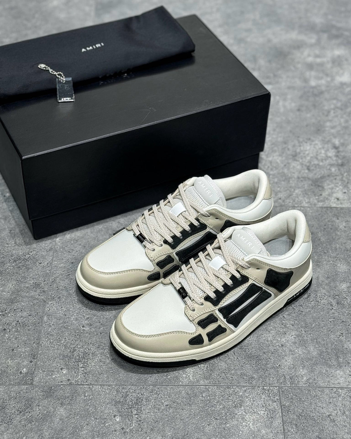 AMR Sneakers