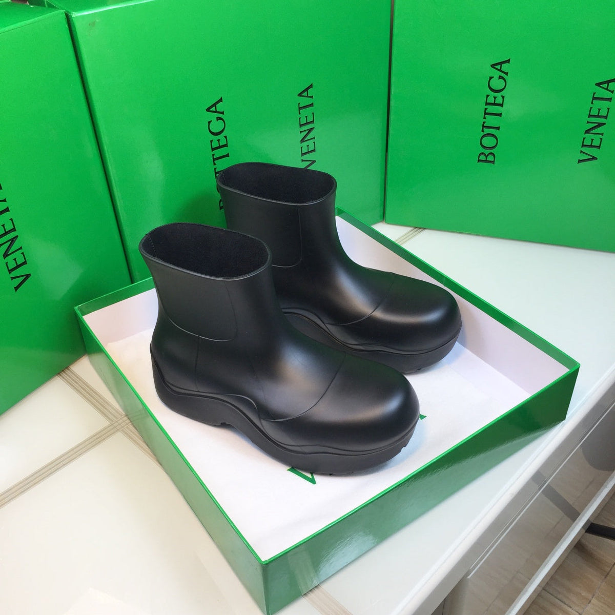 PUDDLE ANKLE BOOT IN BLACK RUBBER