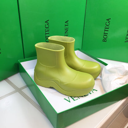 PUDDLE ANKLE BOOT IN OLIVE GREEN RUBBER