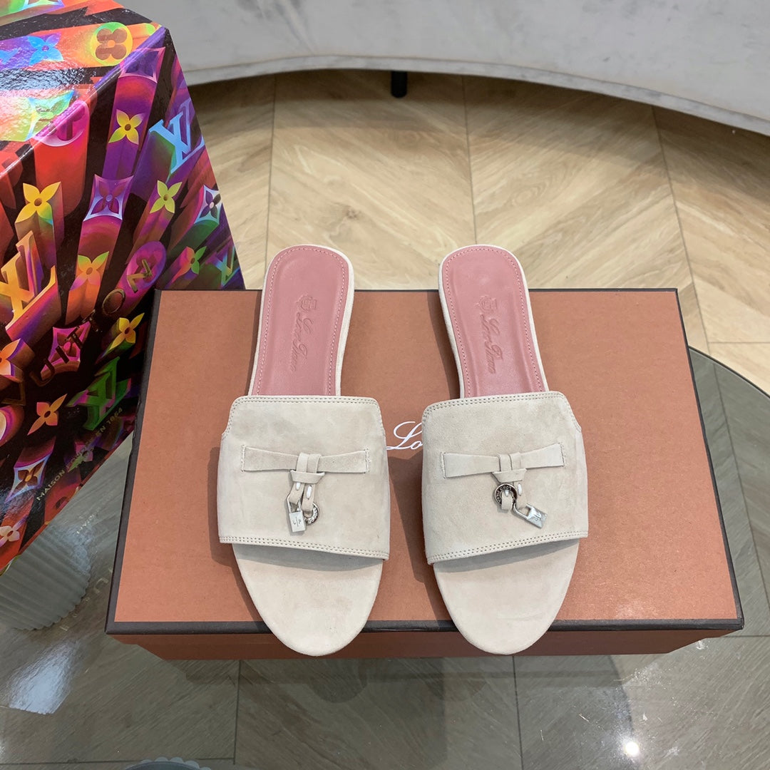 Summer Charms Sandals in Pale Gray Suede Pink Lambskin