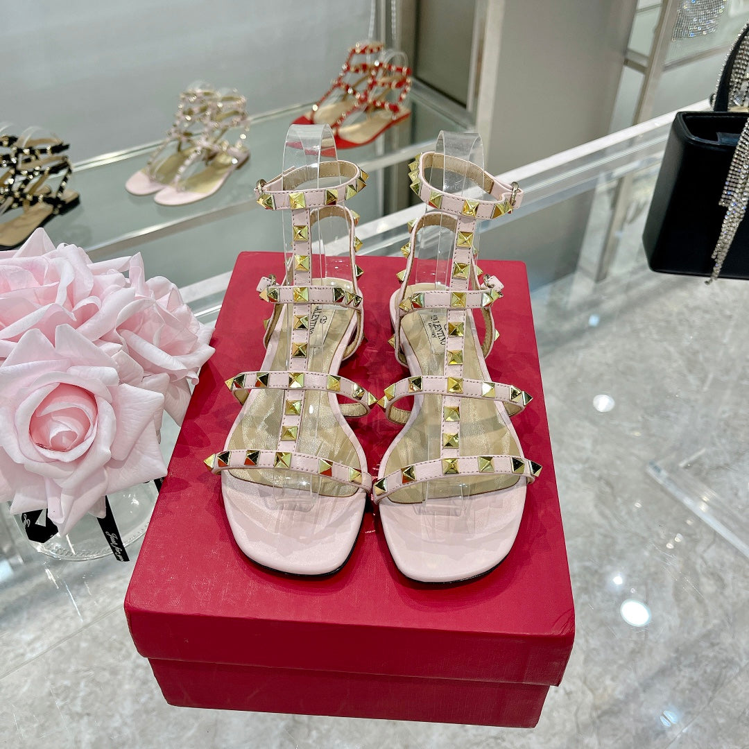 ROCKSTUD SANDAL WITH STRAPS IN BLUSH PINK CALFSKIN