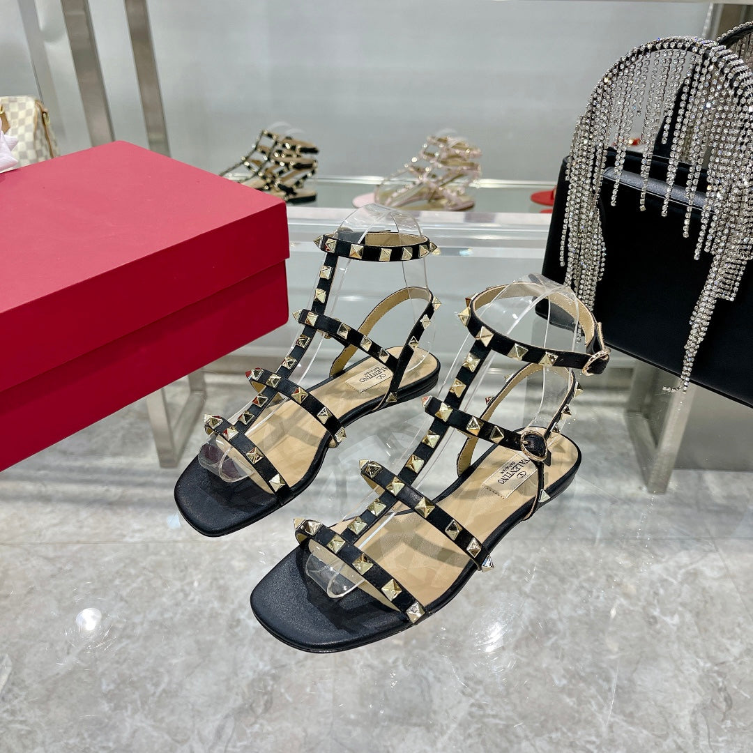ROCKSTUD SANDAL WITH STRAPS IN BLACK CALFSKIN