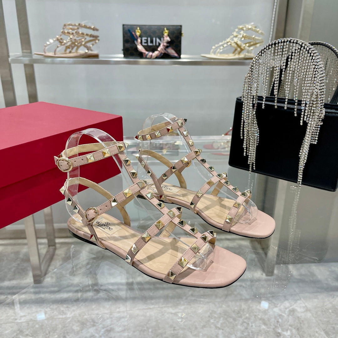 ROCKSTUD SANDAL WITH STRAPS IN LIGHT PINK CALFSKIN
