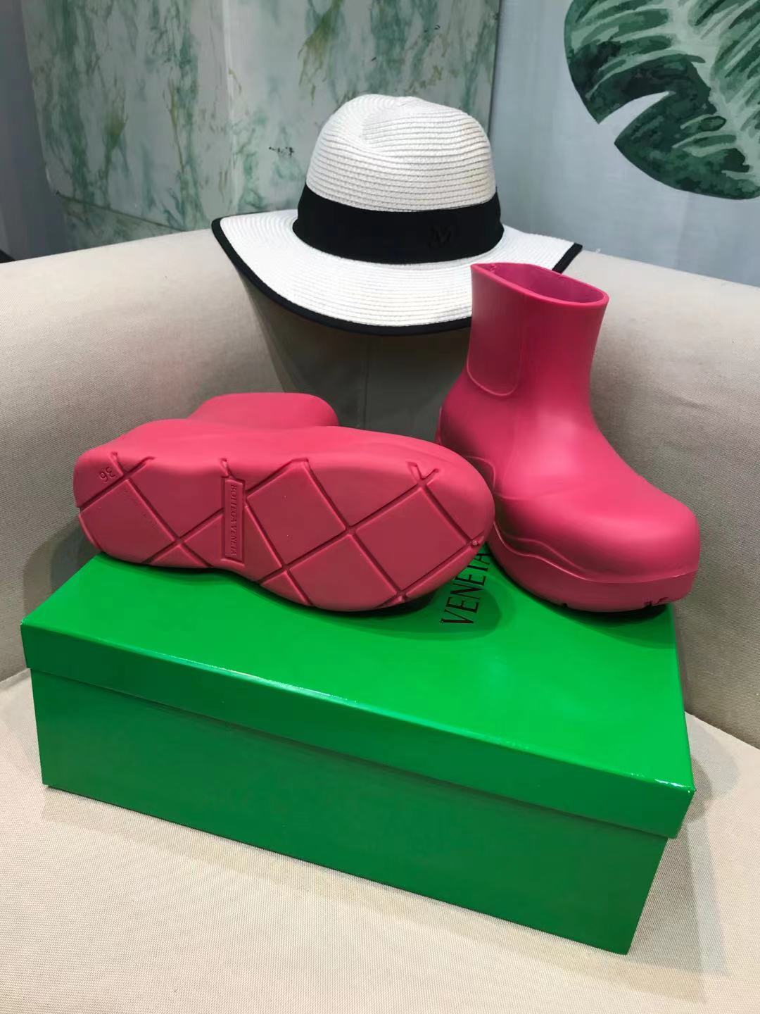 PUDDLE ANKLE BOOT IN BRIGHT PINK RUBBER