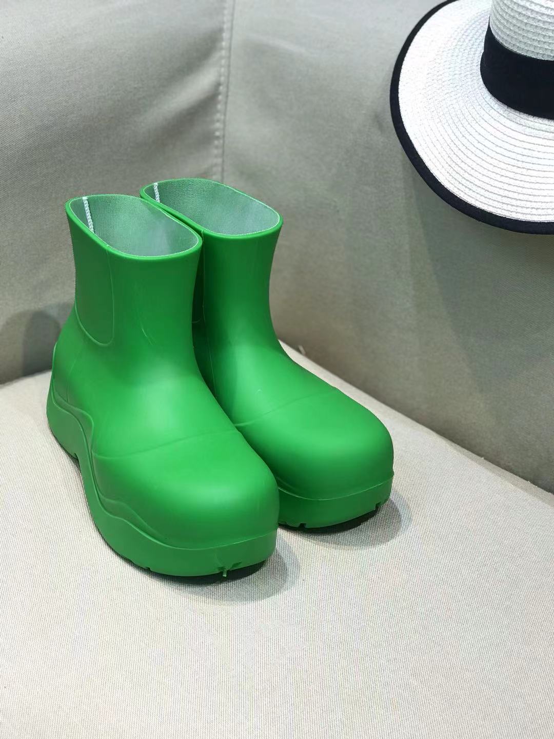 PUDDLE ANKLE BOOT IN EMERALD GREEN RUBBER