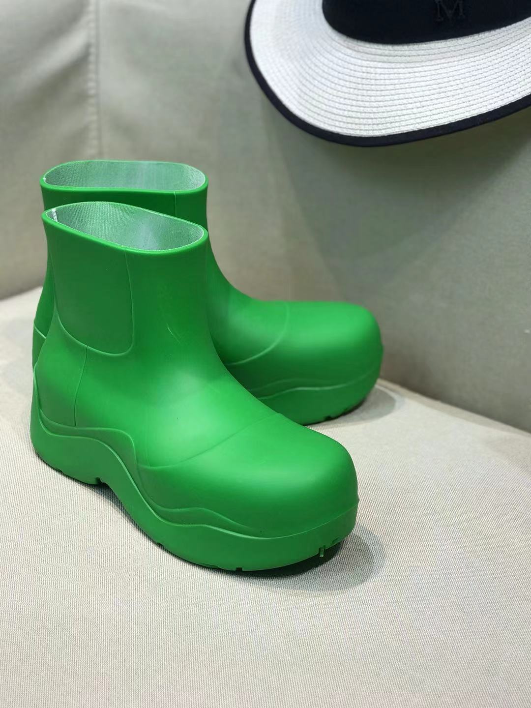 PUDDLE ANKLE BOOT IN EMERALD GREEN RUBBER