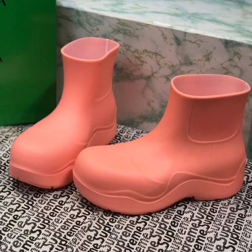 PUDDLE ANKLE BOOT IN PUNCH PINK RUBBER