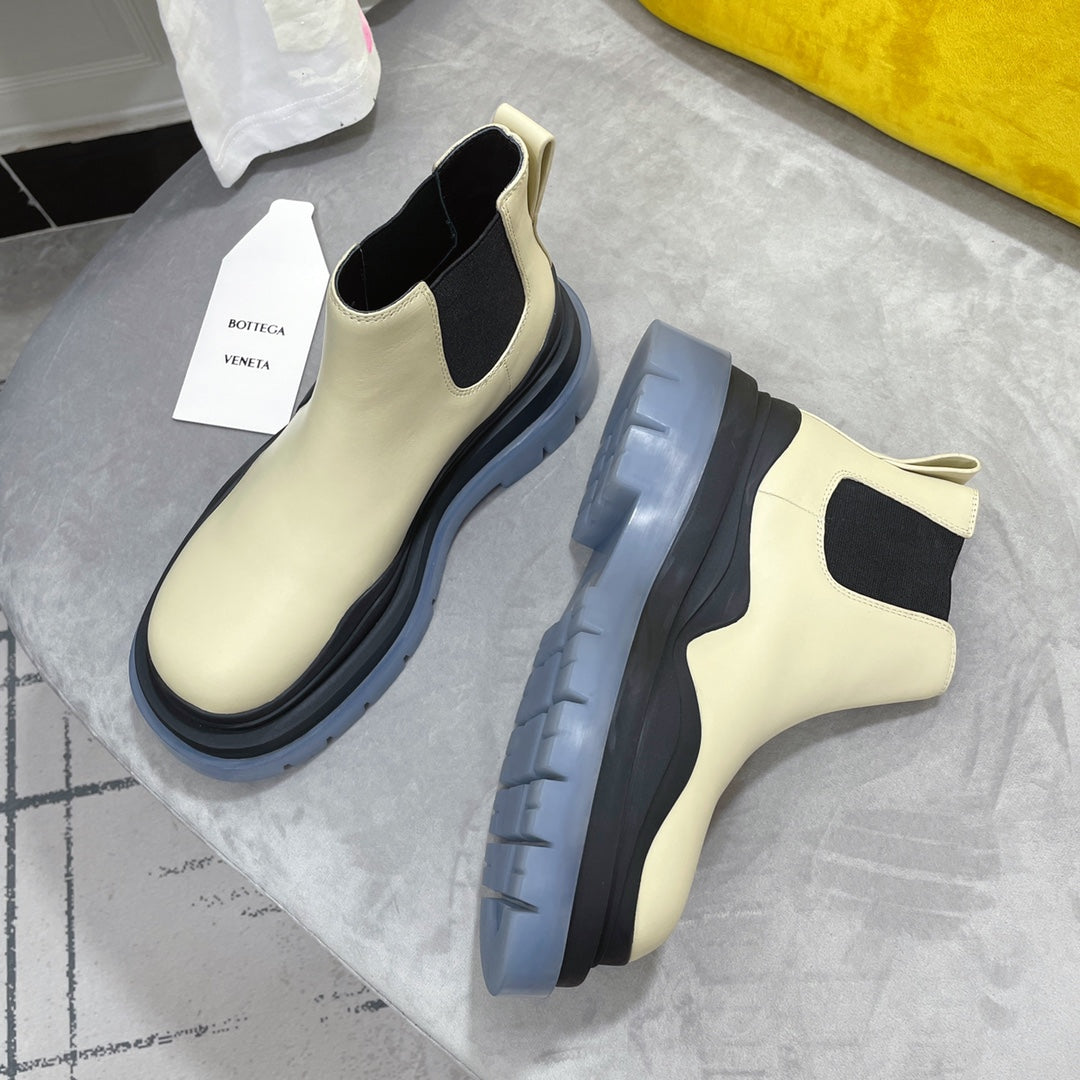 TIRE CHELSEA BOOT IN BLACK MIX BISQUE BEIGE CALFSKIN WITH STEEL BLUE SOLE