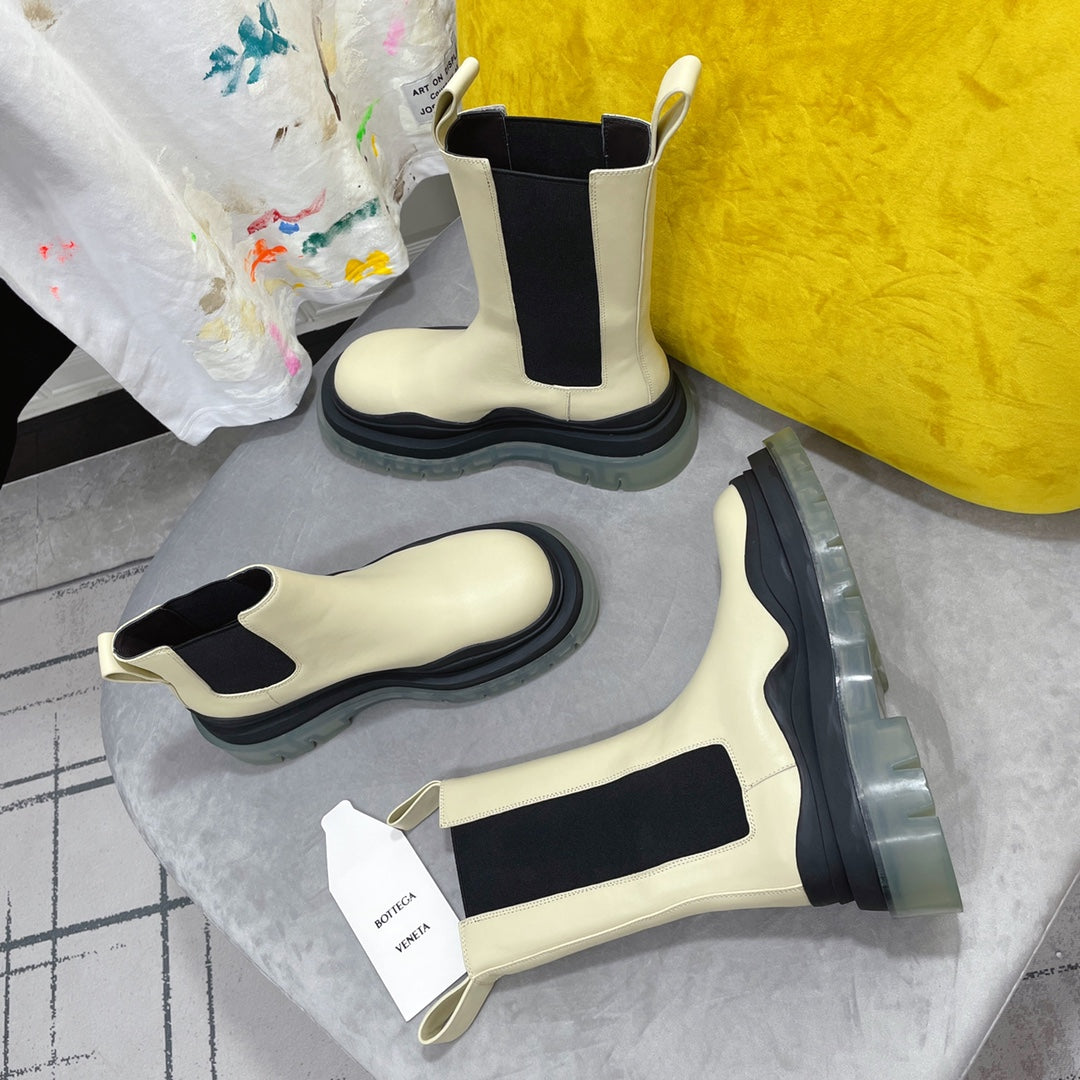 TIRE CHELSEA BOOT IN BLACK MIX BISQUE BEIGE CALFSKIN WITH TRANSPARENT SOLE