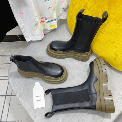 TIRE CHELSEA BOOT IN BLACK MIX OLIVE GREEN CALFSKIN