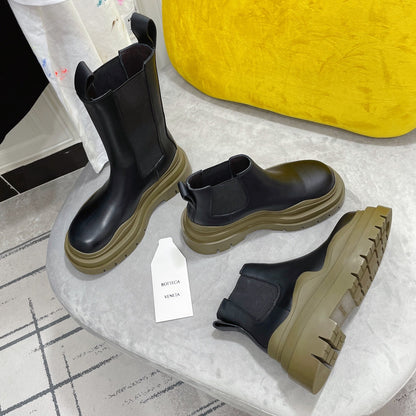 TIRE CHELSEA BOOT IN BLACK MIX OLIVE GREEN CALFSKIN