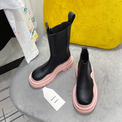 TIRE CHELSEA BOOT IN PALE PINK MIX BLACK CALFSKIN