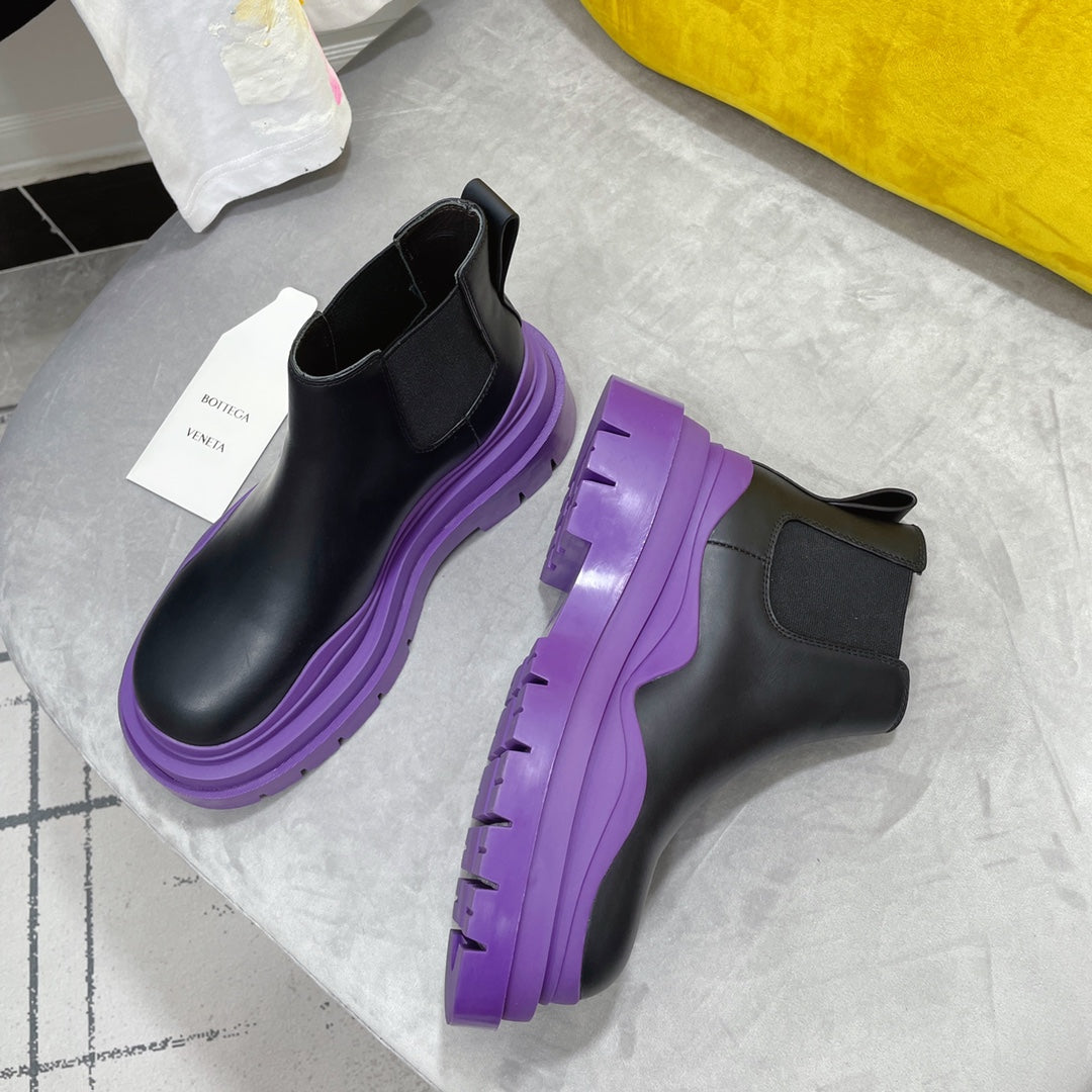 TIRE CHELSEA BOOT IN BLACK MIX ROYAL PURPLE CALFSKIN
