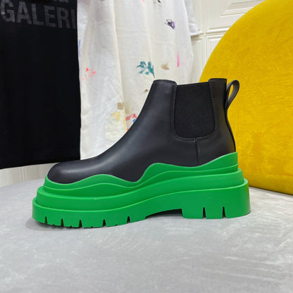 TIRE CHELSEA BOOT IN BLACK MIX EMERALD GREEN CALFSKIN