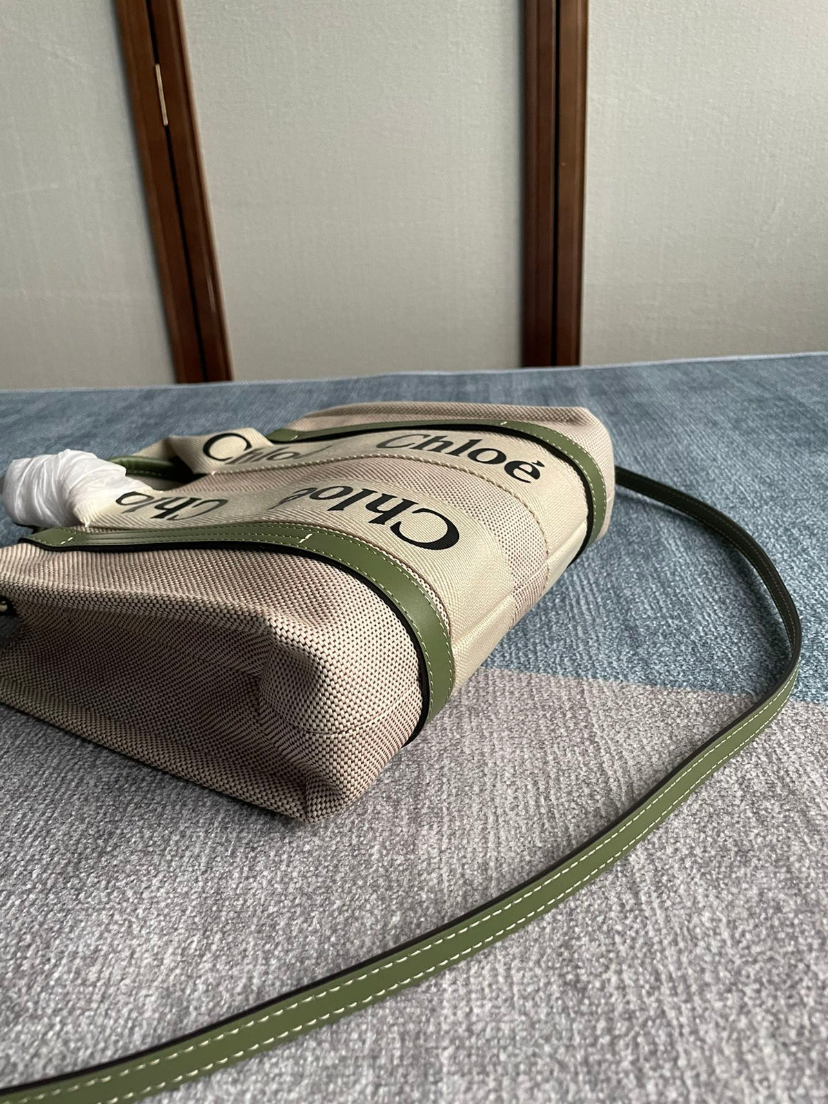 SMALL STRAP WOODY TOTE BAG 26.5 IN BEIGE LINEN CANVAS BLACK WEBBING LOGO EMBROIDER GREEN CALFSKIN