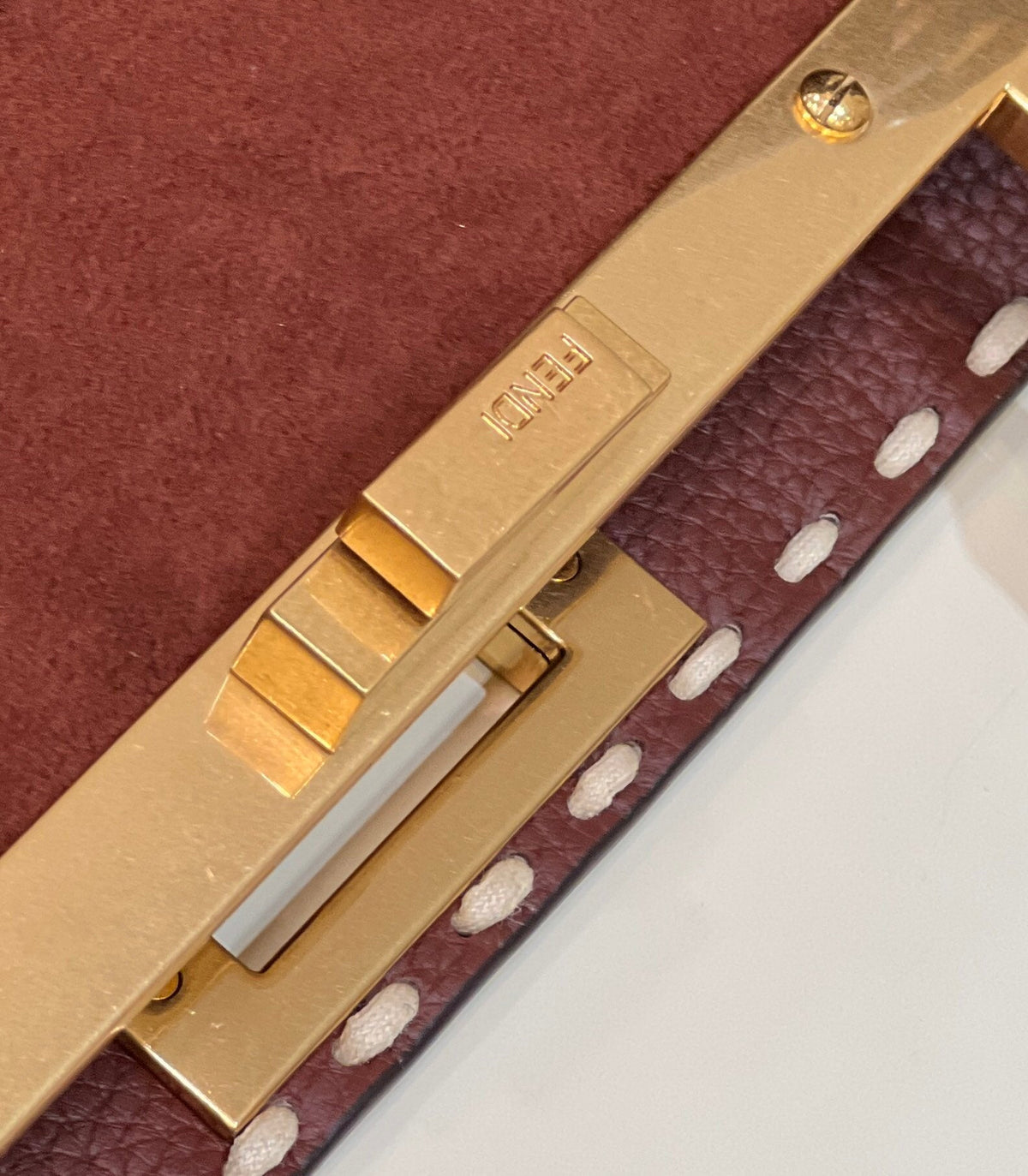 PEEKABOO ISEEU 33 IN SANGRIA RED GRAINED CALFSKIN GOLD HARDWARE