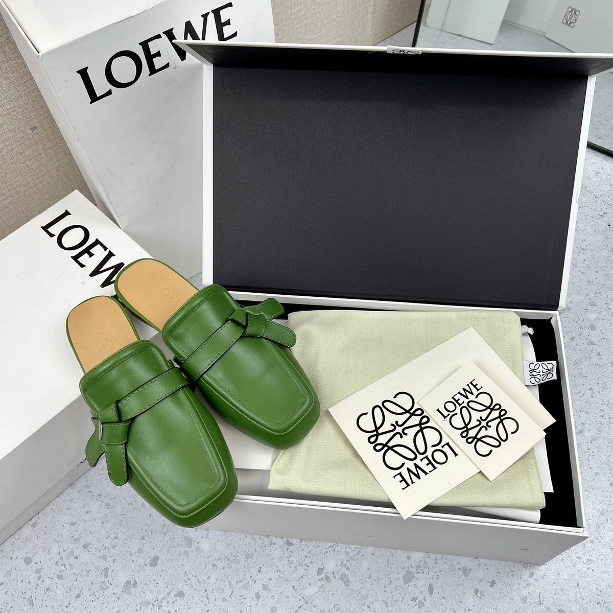 LW GATE BELTED MULE GREEN CALFSKIN