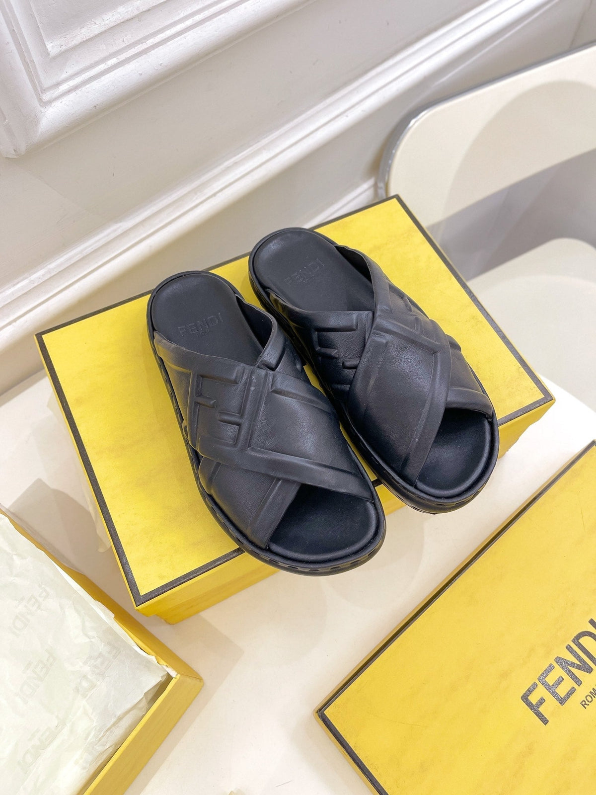 FENDI CROSSOVER SLIPPER IN BLACK CALFSKIN