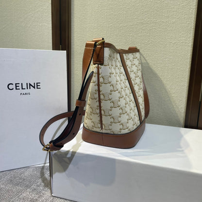 BUCKET 30 IN WHITE TRIOMPHE CANVAS AND RED BROWN CALFSKIN TRIM
