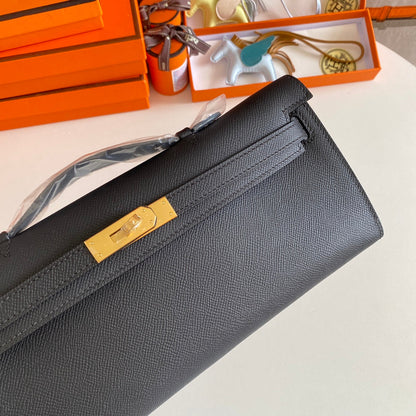 KELLY CUT 31 IN BLACK CALFSKIN WITH GOLD HARDWARE