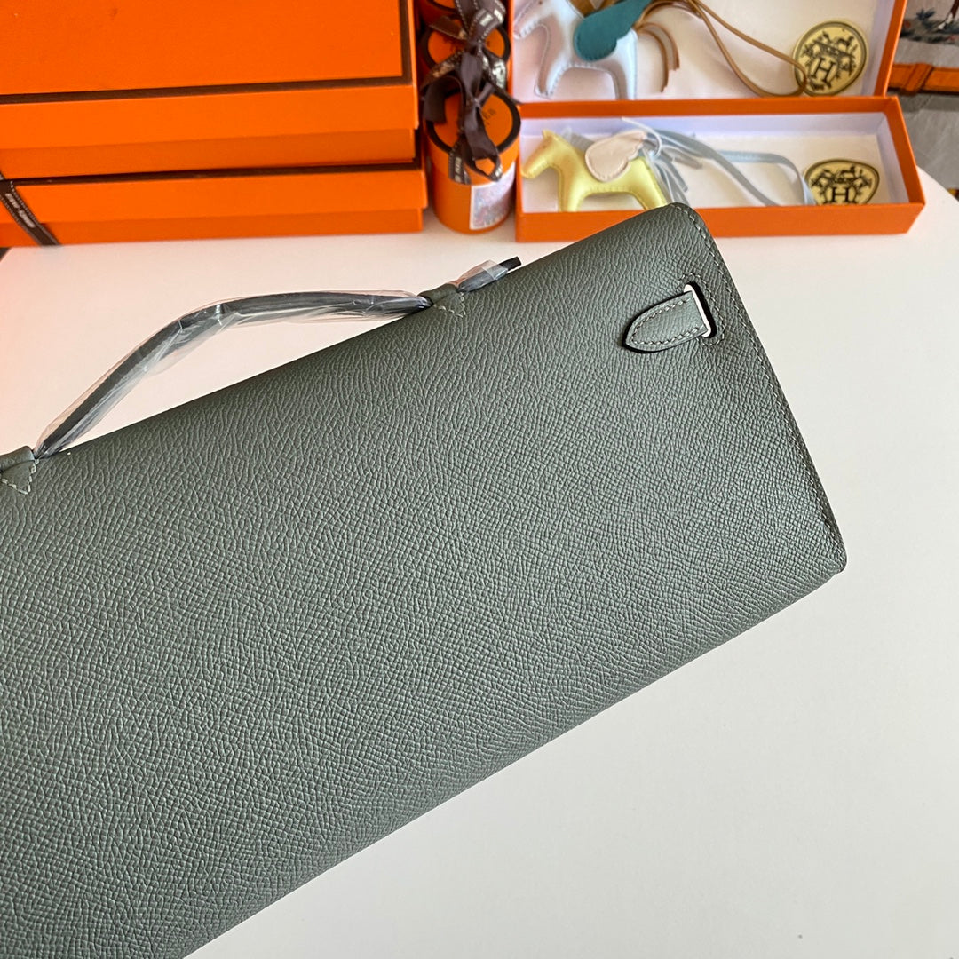 KELLY CUT 31 IN SEAFOAM GREEN CALFSKIN WITH SILVER HARDWARE