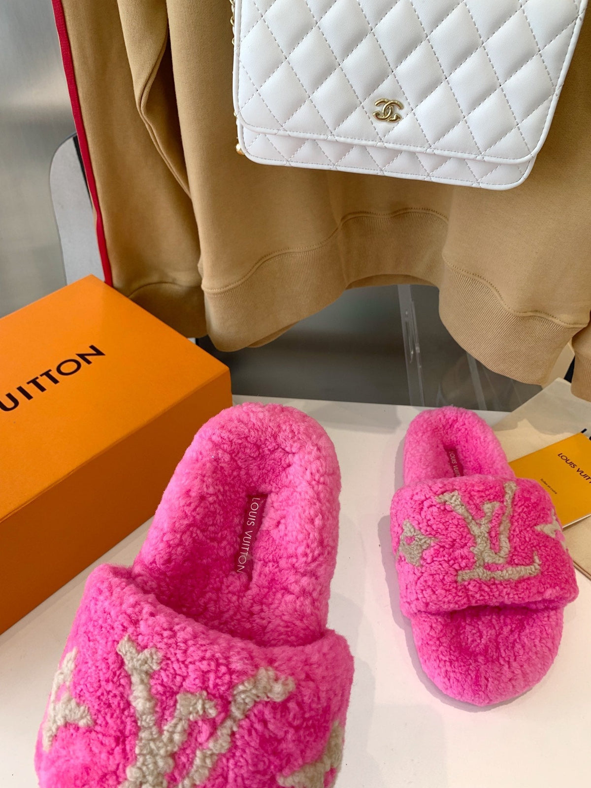 LV WOMEN'S PASEO FLAT SLIPPER IN BRIGHT PINK FLEECE WITH TAN BROWN LOGO