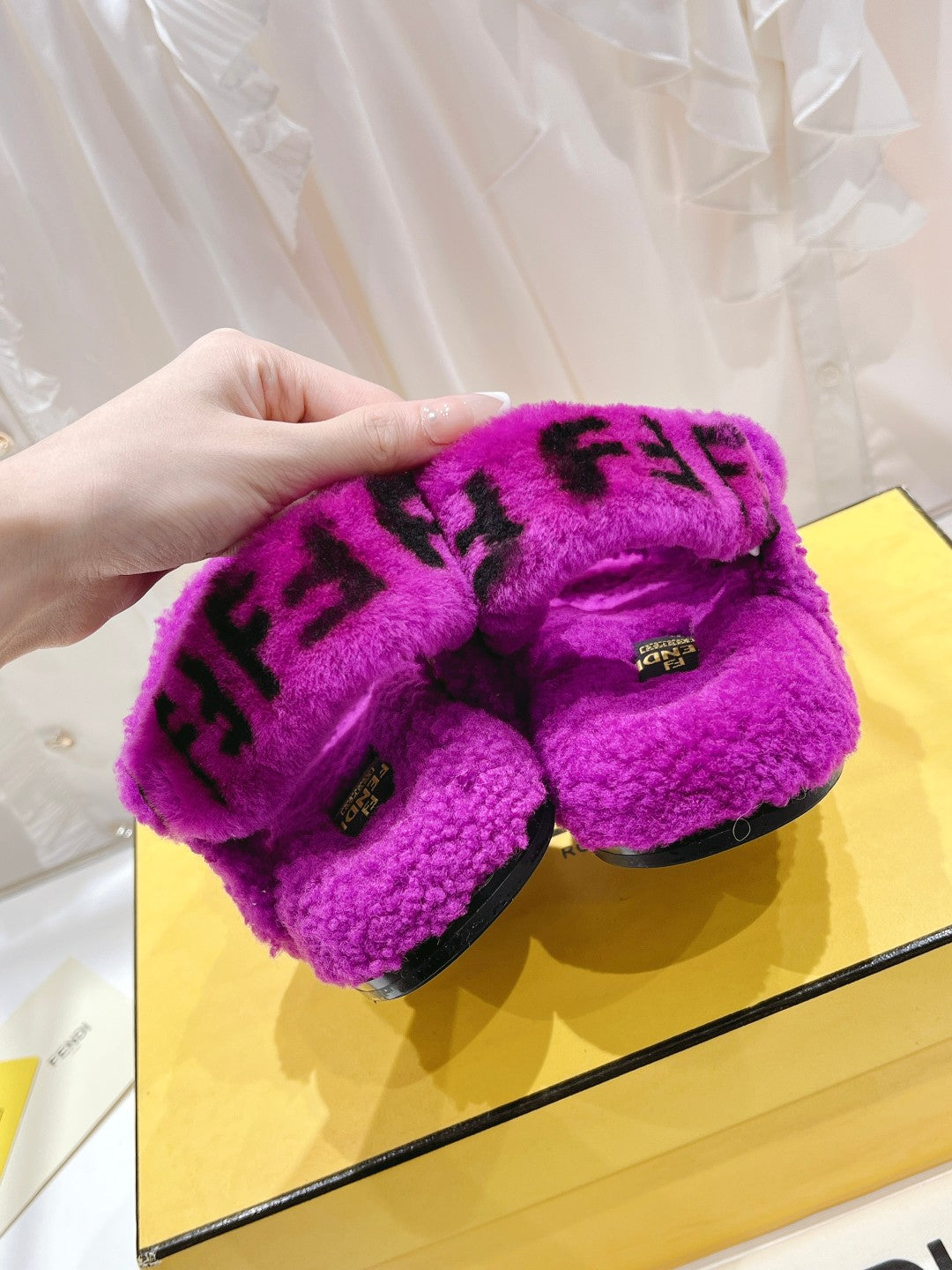 FENDI DAD SANDAL IN MAGENTA PURPLE FLEECE
