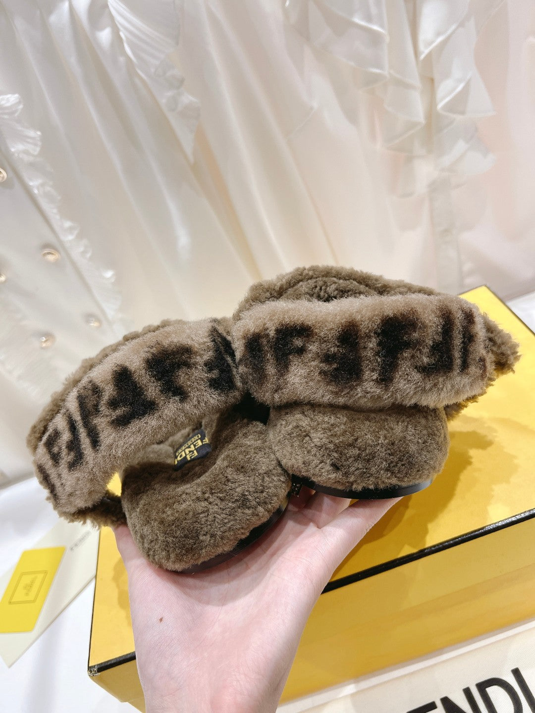FENDI DAD SANDAL IN MOCHA BROWN FLEECE