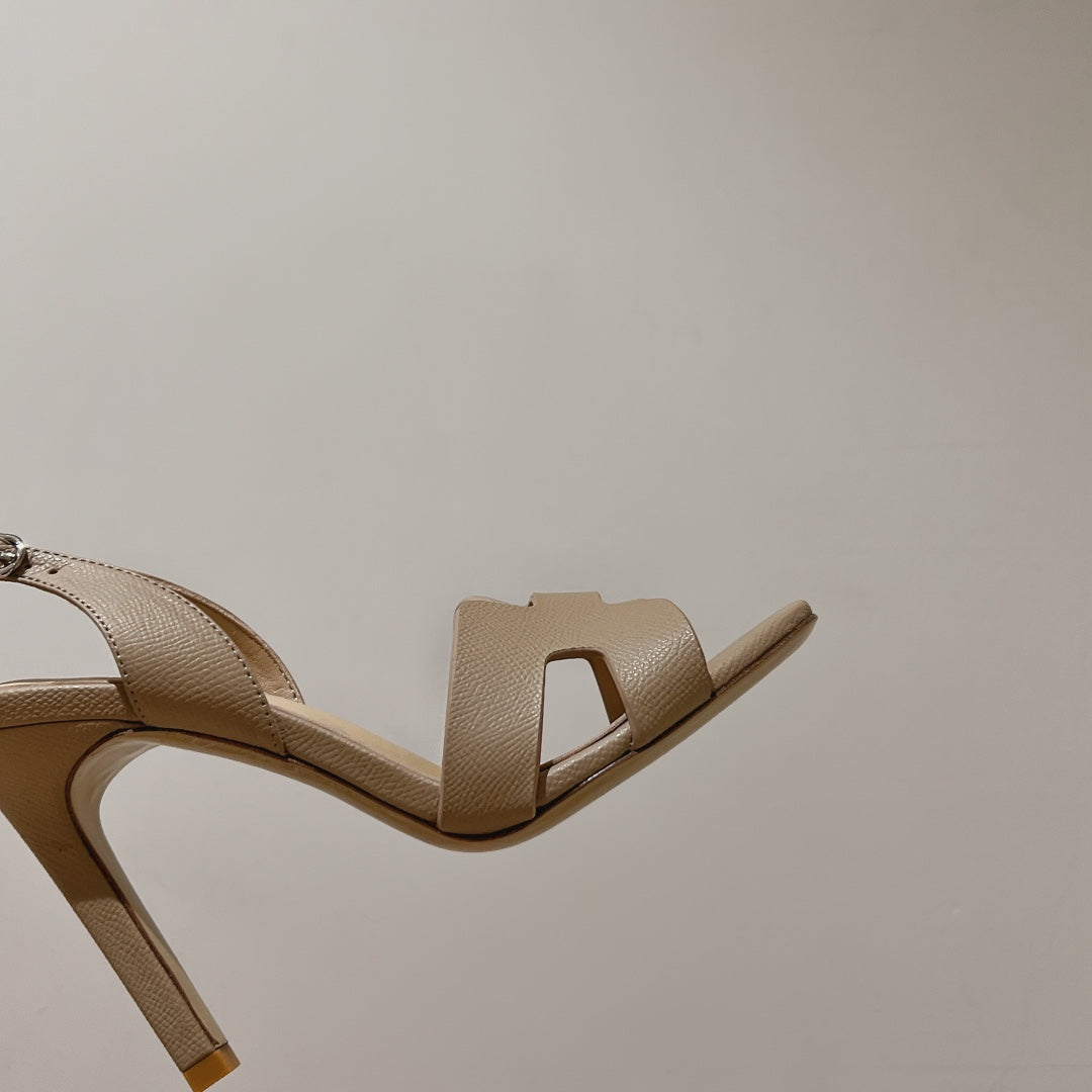 HOLY 105 SANDAL IN BISQUE BEIGE GRAINED CALFSKIN