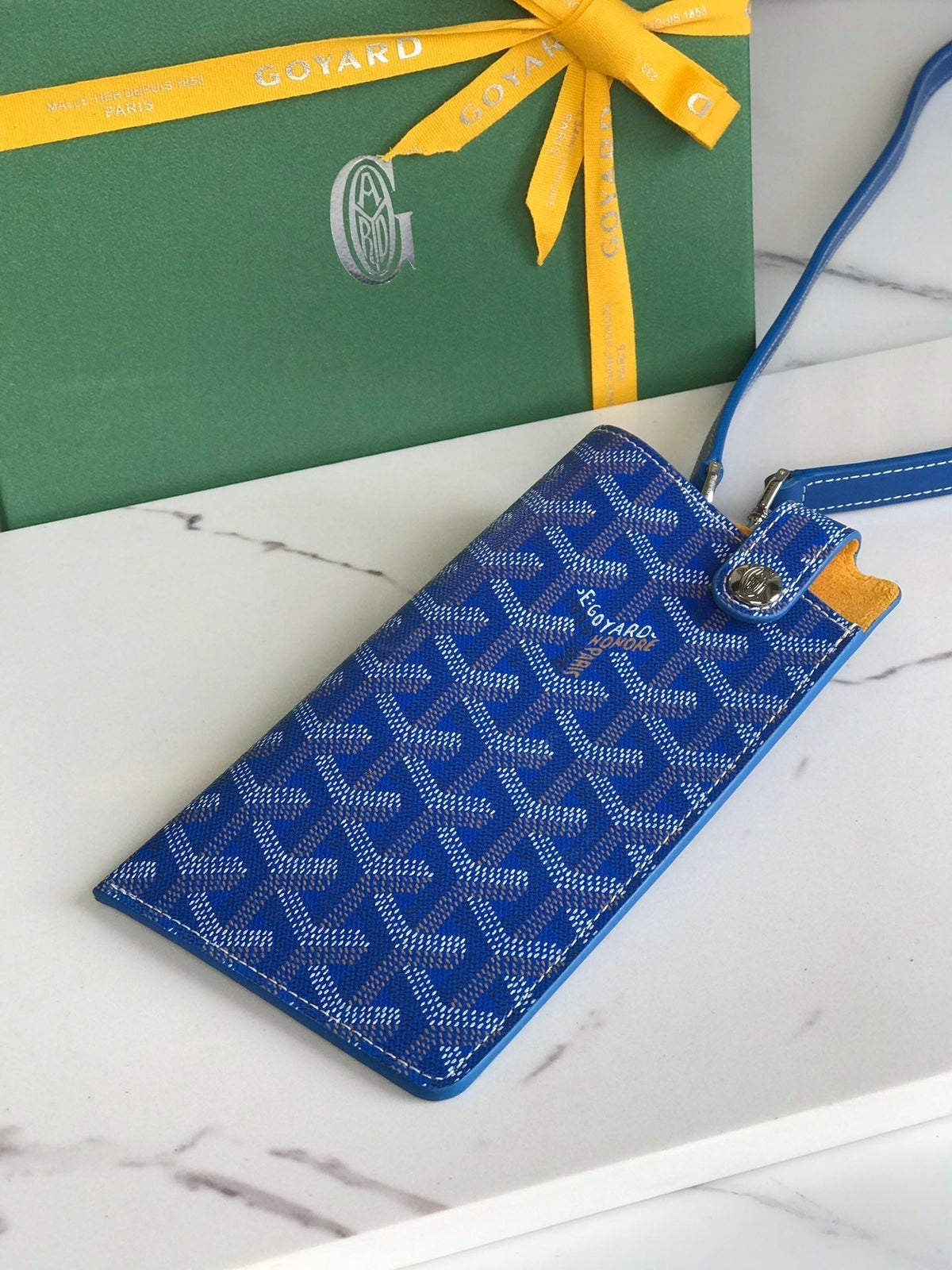 MONTMARTRE GM CASE 18 IN SAPPHIRE BLUE GOYARDINE CANVAS
