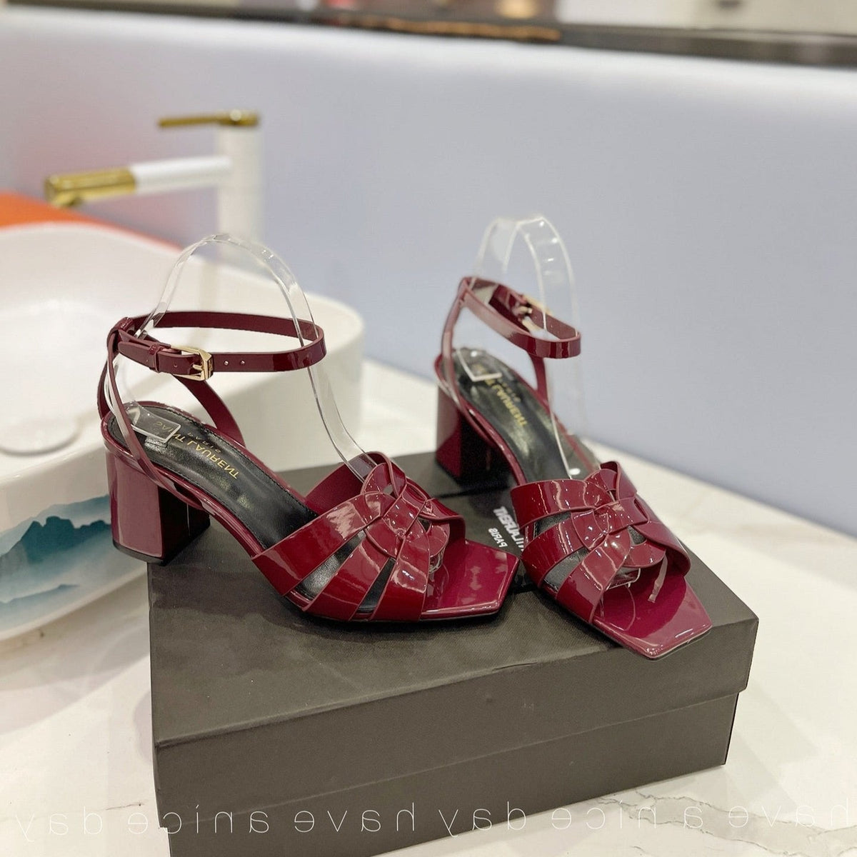 SL TRIBUTE SANDAL GLOSSY BERRY CALFSKIN